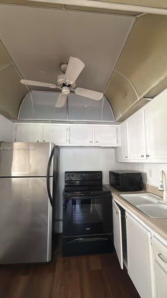 Building Photo - 104 Easthampton E