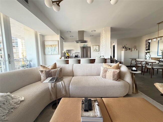 Building Photo - 2715 N Ocean Blvd