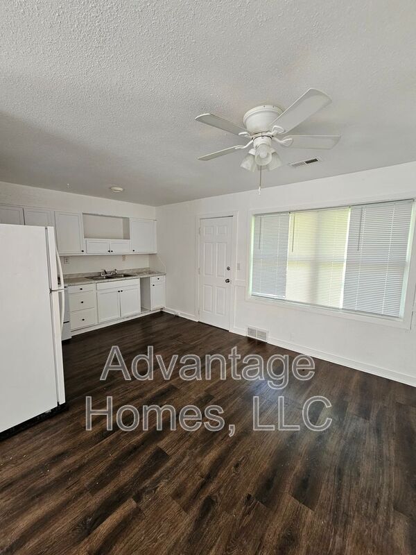 Building Photo - 11410 Palmer Ave