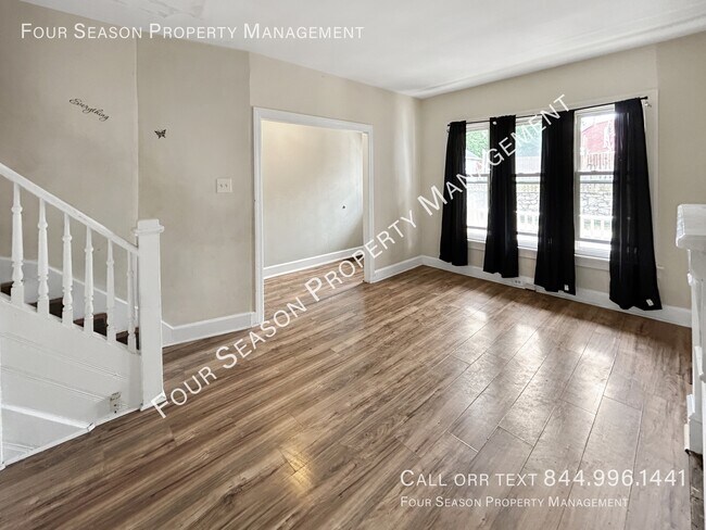 Building Photo - 306 S Locust St