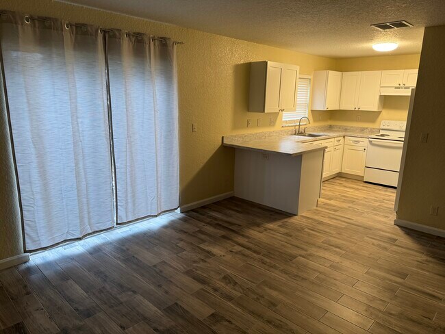 Building Photo - 13770 Bottlebrush Ct