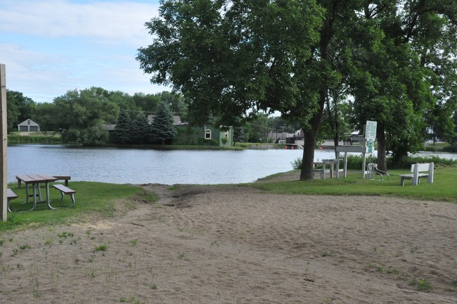 Mill Pond Beach Area - New London - Apartments