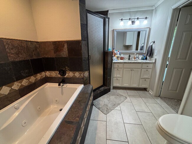 Building Photo - 4 BEDROOM IN NORTH  BOSSIER