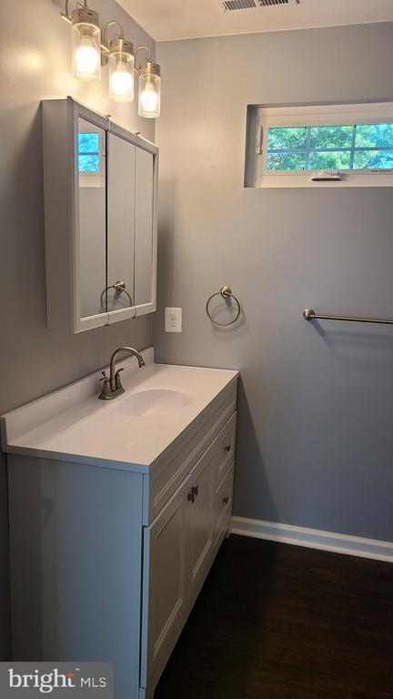 Building Photo - 103 Vandiver Ct