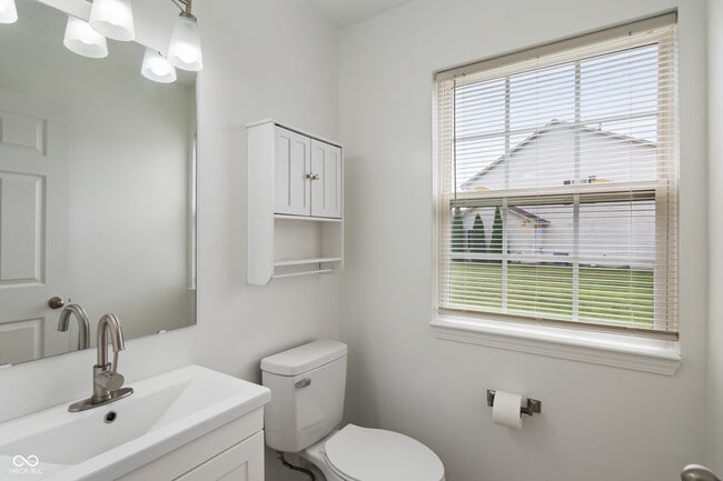 Building Photo - 2310 Liatris Dr