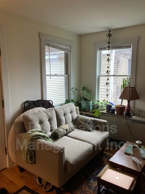 Building Photo - 49 Intervale Ave