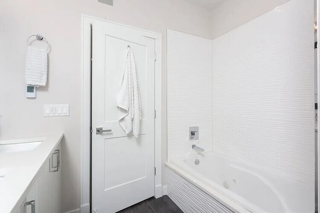 Building Photo - 942 W Montana St