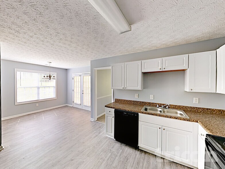 Building Photo - 200 Shenandoah Dr
