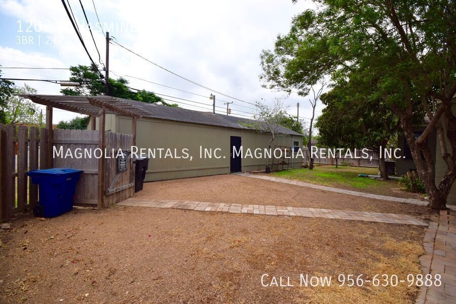 Building Photo - 1203 Jasmine Ave