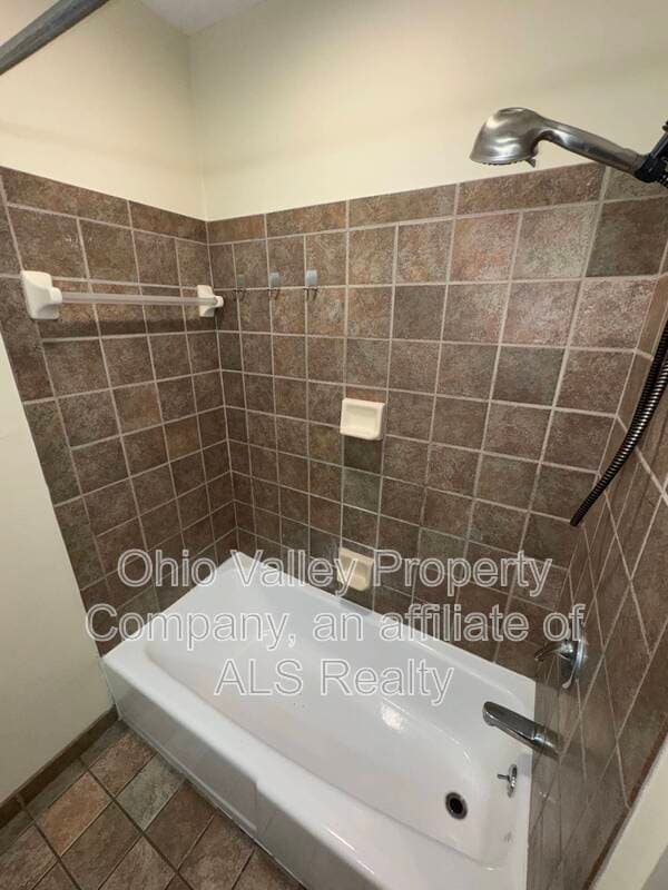 Building Photo - 3812 Napanee Rd