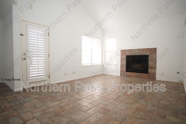 Building Photo - 6040 Los Siglos Dr