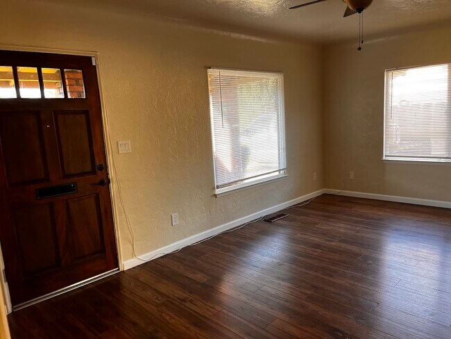 Building Photo - 143 Katherine Ave