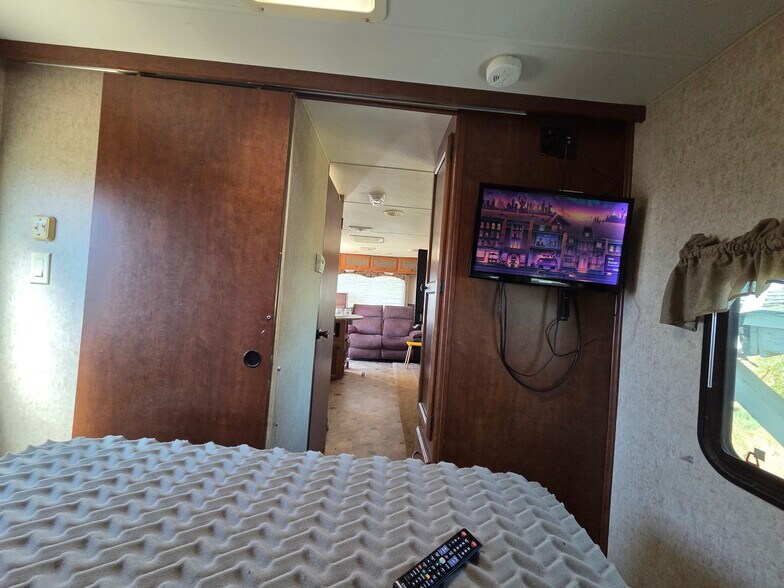 Building Photo - 19188 Glendale Ave