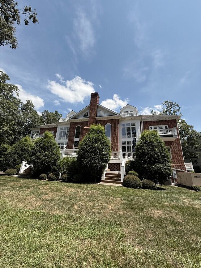 Building Photo - 161 John Browning