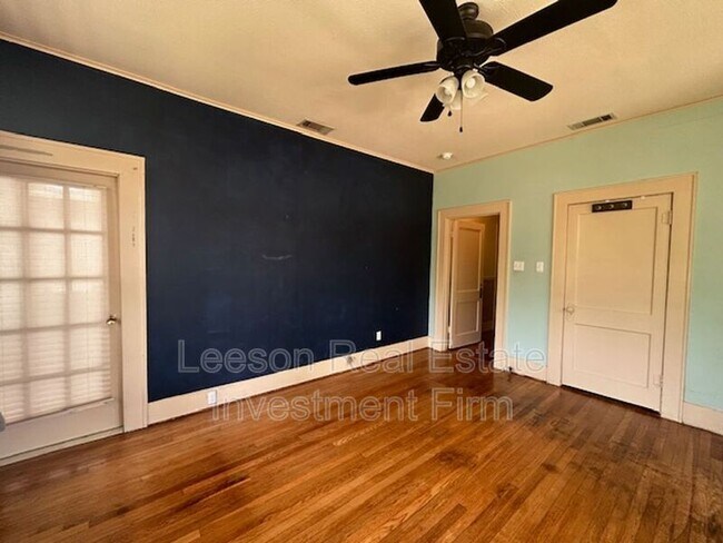 Building Photo - 622 Columbia St