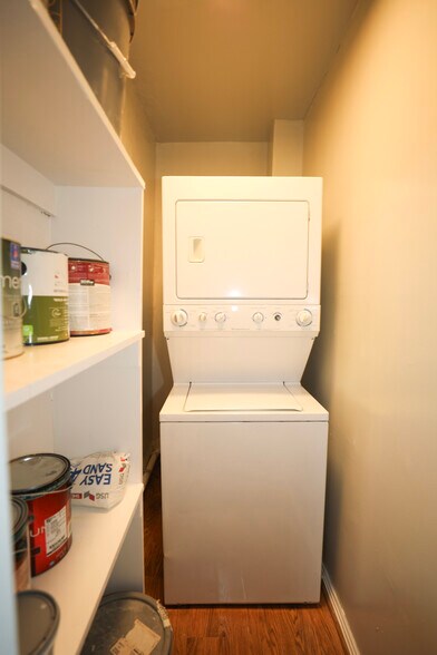 Building Photo - 1305 Orren St NE