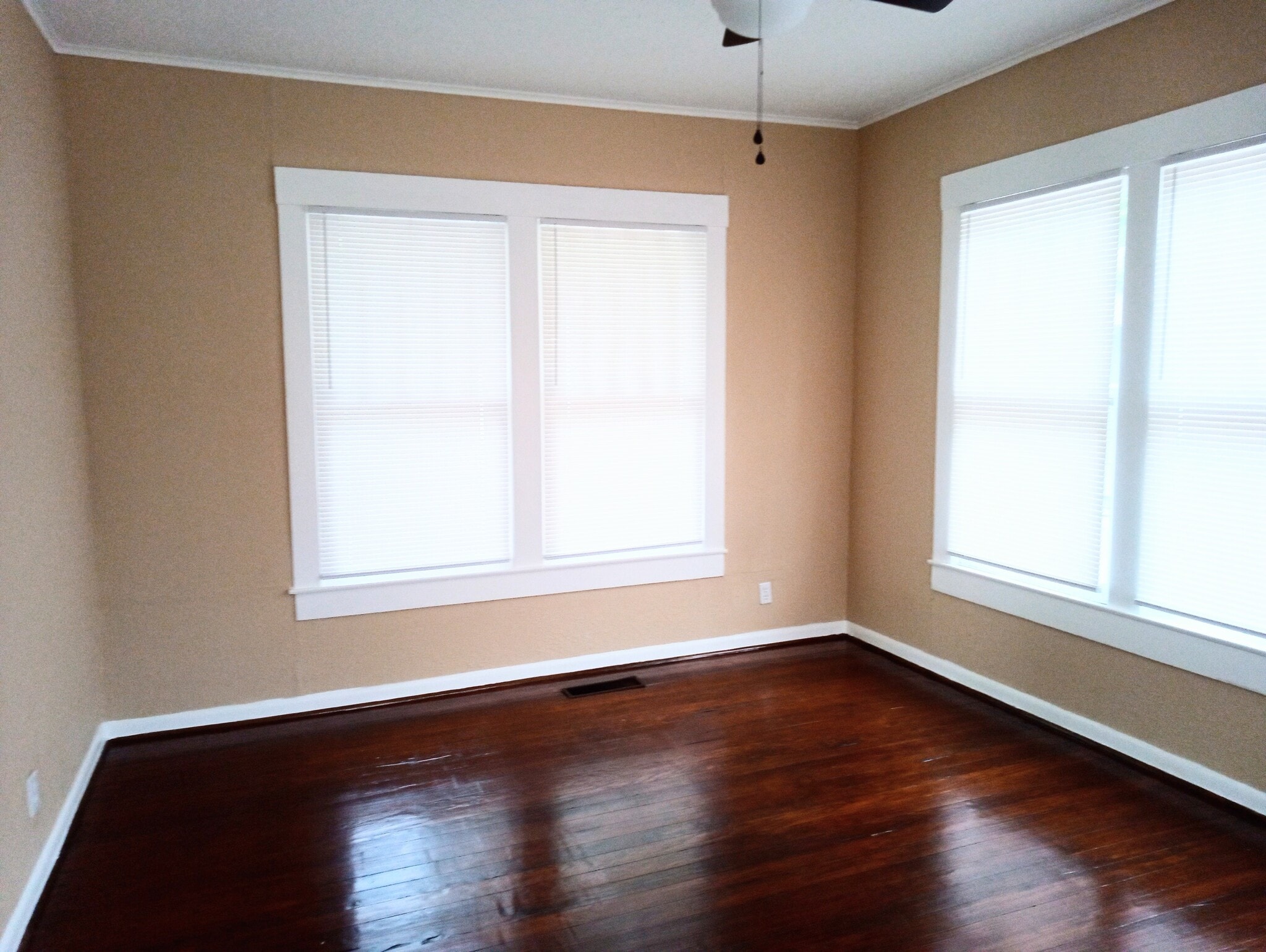 Building Photo - 516 Allen Ave