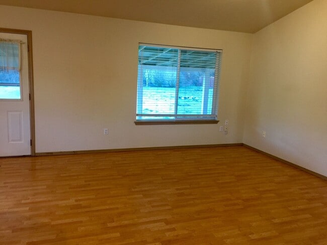 Building Photo - Charming One Story Rambler