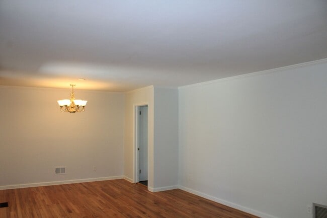 Building Photo - 3 Bedroom 2 bath W/ Bonus In Hammond Hills