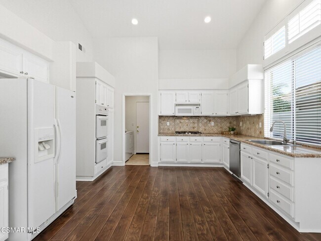 Building Photo - 1698 Ramona Dr