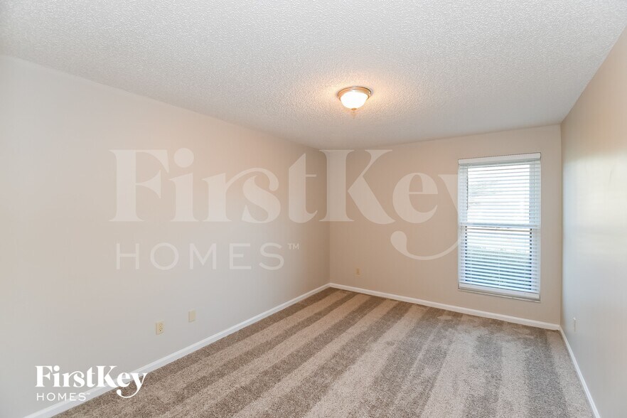 Building Photo - 9586 Villiers Dr S