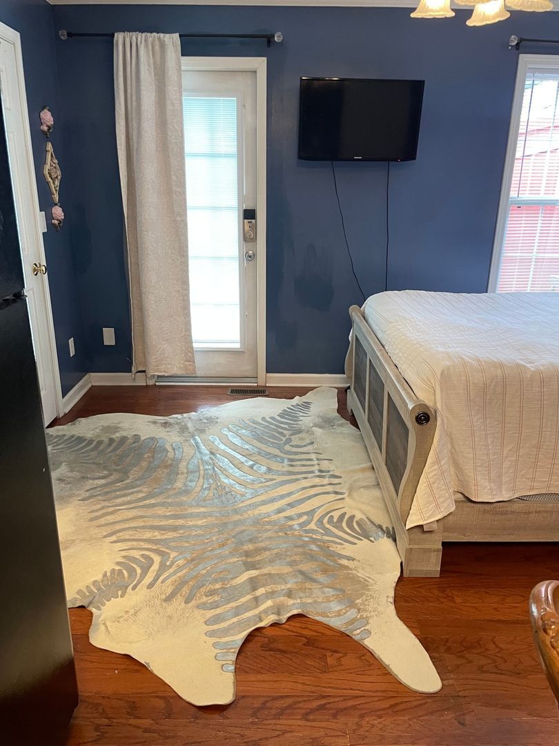 Building Photo - 174 Schools Dr