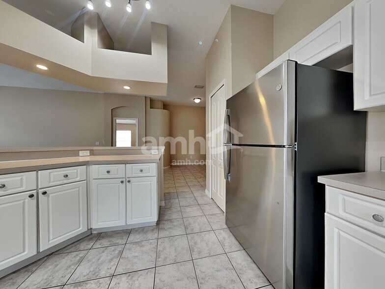 Building Photo - 9827 White Barn Way