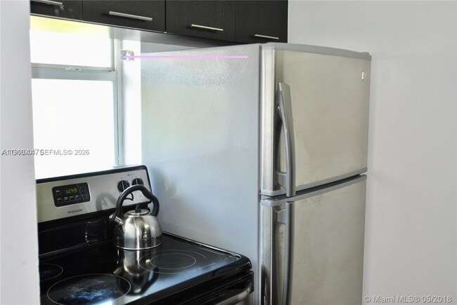 Building Photo - 61 Collins Ave