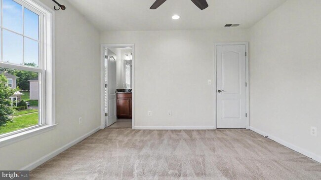 Building Photo - 40978 Spur Run Ln