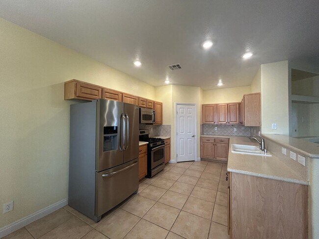 Building Photo - wonderful 3 bedroom home