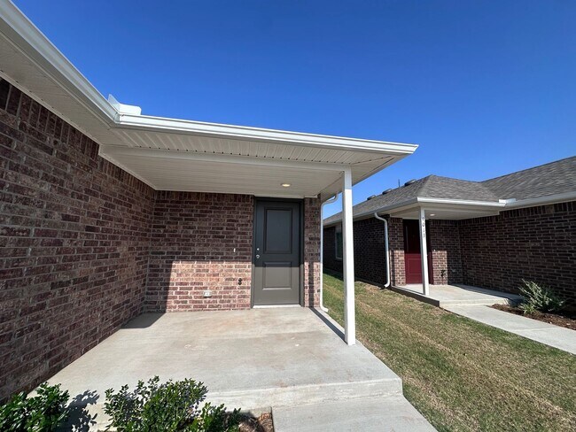 Building Photo - 9017 Washita Crk Dr