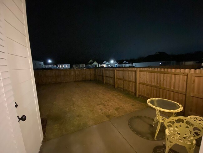 Building Photo - Fox Run Village Duette with Amenities