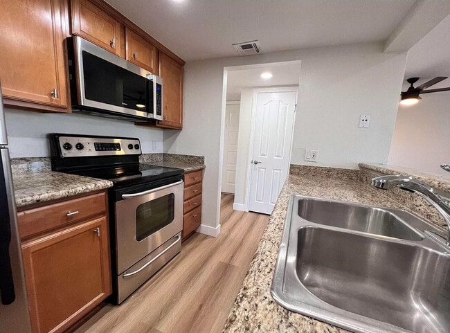 Building Photo - Sophisticated Space Designed for Comfort