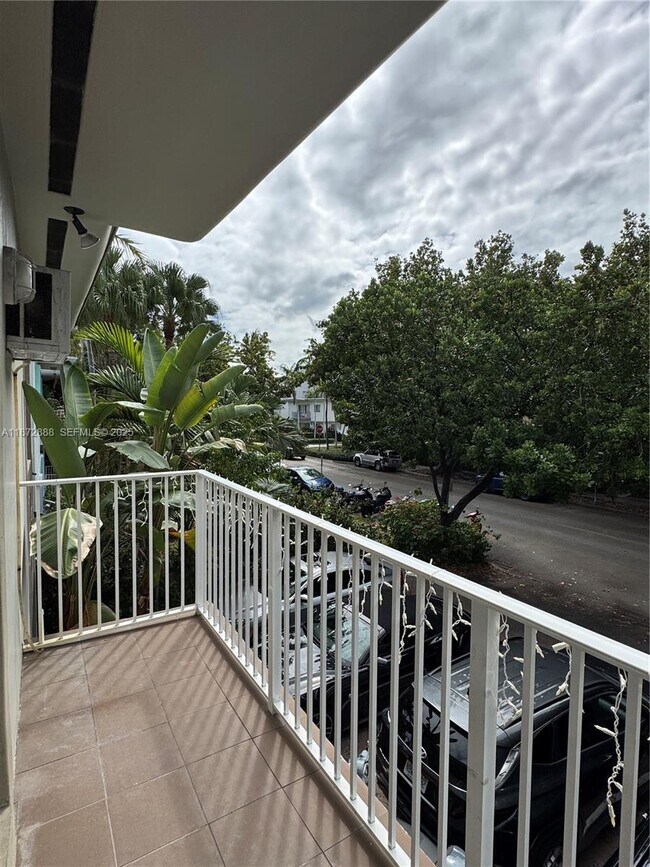 Building Photo - 921 Meridian Ave