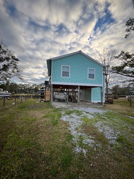 Building Photo - 4099 Shark St