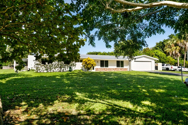 Building Photo - 5200 Club Rd