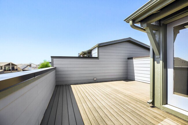 Building Photo - Spacious 3-Bedroom Home with Modern Finishes in North Broomfield