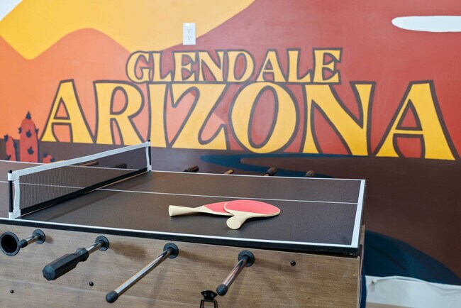 Building Photo - 4530 W Paradise Dr