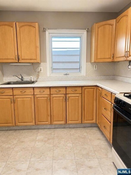 Building Photo - 22 Semel Ave
