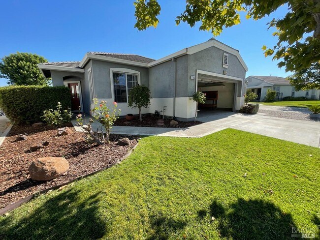 Building Photo - 206 Cedar Ridge Dr