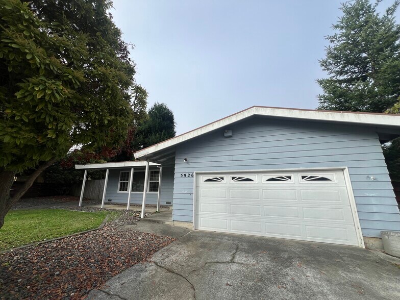 Building Photo - 5926 Walnut Dr