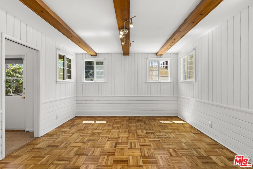 Building Photo - 515 N Kings Rd