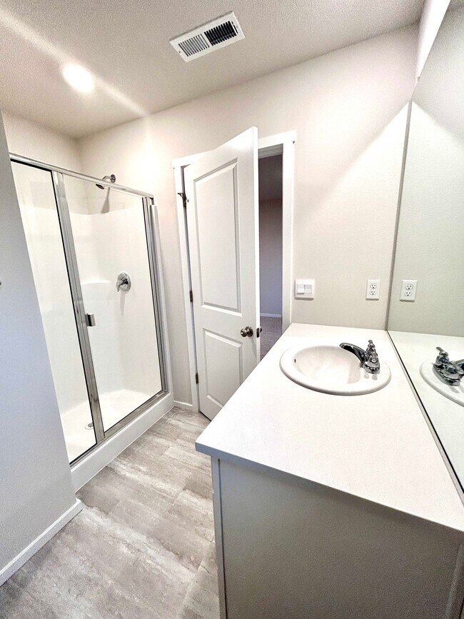 Building Photo - 10407 NE 119th Ave