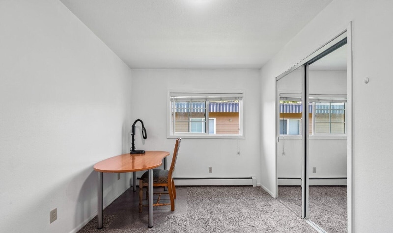 Building Photo - 227 E 12th Ave