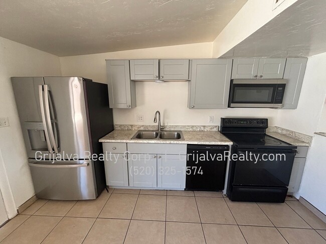 Building Photo - 2116 W Calle Fortunado
