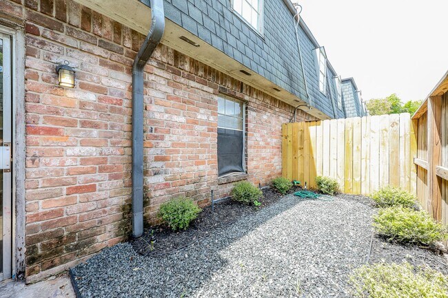 Building Photo - 8941 Gaylord Dr