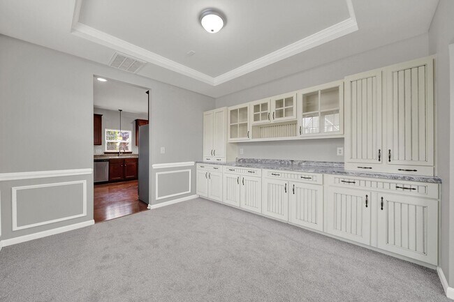 Building Photo - Stunning 6 Bed 3.5 Bath Home in Davidson!