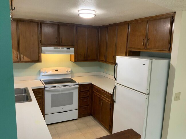 Building Photo - 422 Brookside Dr