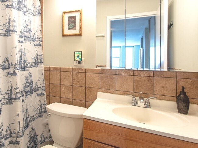 Building Photo - 400 E Randolph St