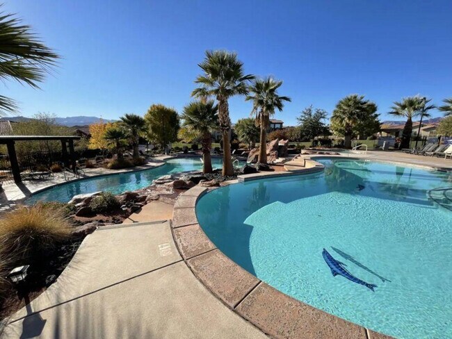 Building Photo - 3800 Paradise Vlg Dr